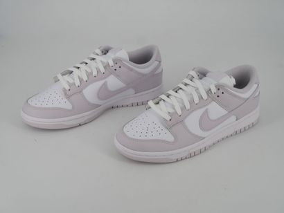NIKE
Paire de sneakers, Dunk Low, modèle...