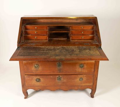 Commode scribane en bois mouluré, ouvrant...