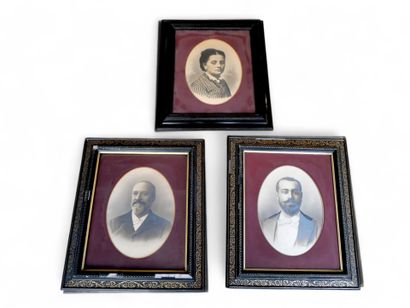 Ensemble de trois photographies en buste,...