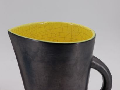 Set of three ceramics including:
- Fernand...