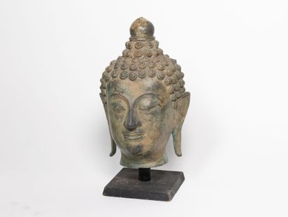 Tête de bouddha en bronze.
Travail Thaï,...