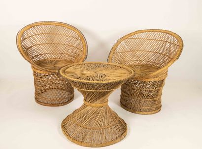 Salon en rotin comprenant table basse et...