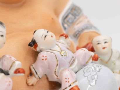 Chine, XXe siècle
Bouddha rieur en porcelaine.
20...