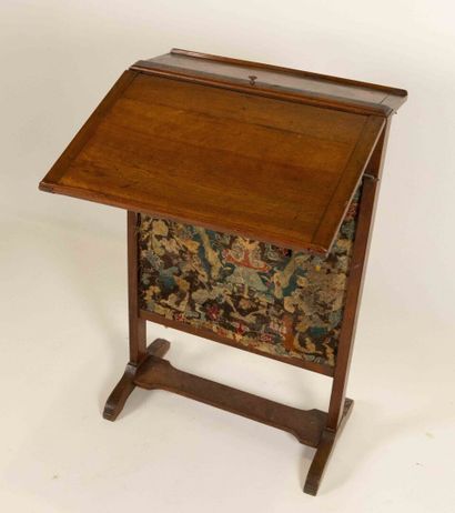 Écran de cheminée formant écritoire, en bois...