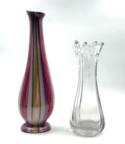 Two large vases including :
-one in crystal,...