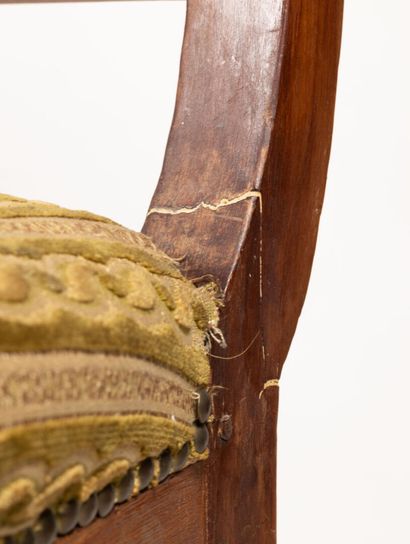 Ensemble de mobilier comprenant :
- Table...