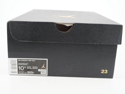 NIKE
Paire de sneakers, Air Jordan 1 Mid,...