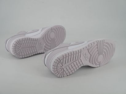 NIKE
Paire de sneakers, Dunk Low, modèle...