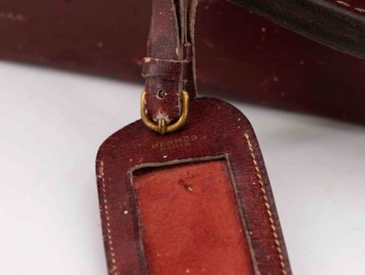 HERMÈS Paris
Petite valise gainée de cuir...