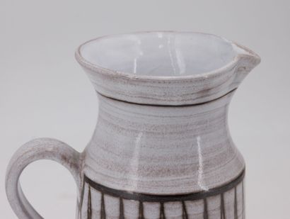 Set of three ceramics including:
- Fernand...