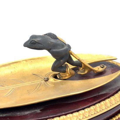 Vide-poche en bronze doré et à patine noire,...