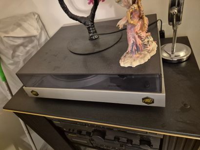 Ensemble d'éléments hi-fi : lecteur de disque...