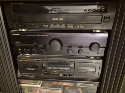 Ensemble d'éléments hi-fi : lecteur de disque...