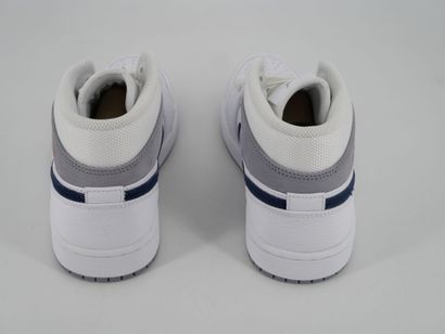NIKE
Paire de sneakers, Air Jordan 1 Mid,...