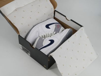 NIKE
Paire de sneakers, Air Jordan 1 Mid,...