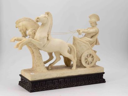 Lot de bibelots comprenant : 
- grande sculpture...
