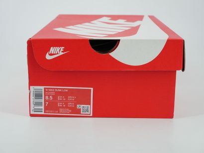 NIKE
Paire de sneakers, Dunk Low, modèle...