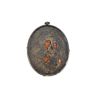Icone à rezza en argent, figurant une Vierge...
