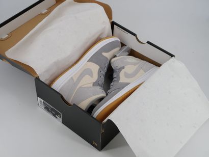 NIKE
Paire de sneakers, Air Jordan 1 Mid,...