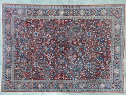 Grand tapis Mahal en laine, à fond rouge...