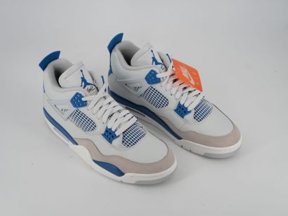 NIKE
Paire de sneakers, Air Jordan 4 Retro,...