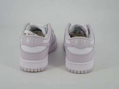 NIKE
Paire de sneakers, Dunk Low, modèle...