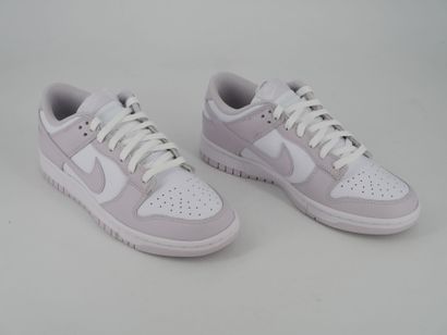 NIKE
Paire de sneakers, Dunk Low, modèle...