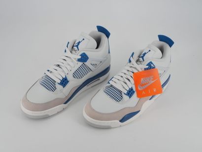 NIKE
Paire de sneakers, Air Jordan 4 Retro,...