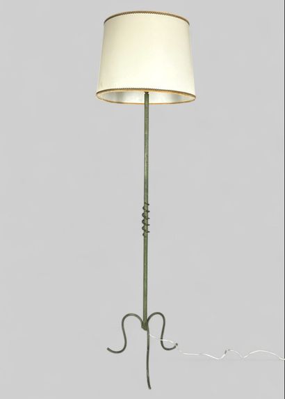 TRAVAIL FRANCAIS vers 1950
Lampadaire tripode...