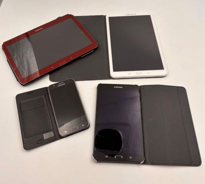 * SAMSUNG
Lot de trois TABLETTES : Galaxy...