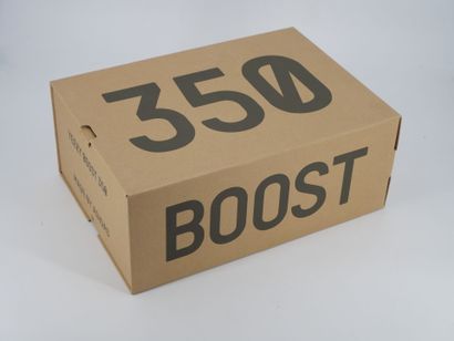 YEEZY BOOST made by ADIDAS
Paire de sneakers,...