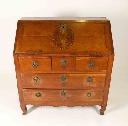 Commode scribane en bois mouluré, ouvrant...