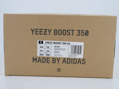 YEEZY BOOST made by ADIDAS
Paire de sneakers,...
