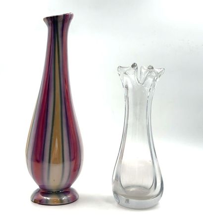 Two large vases including :
-one in crystal,...