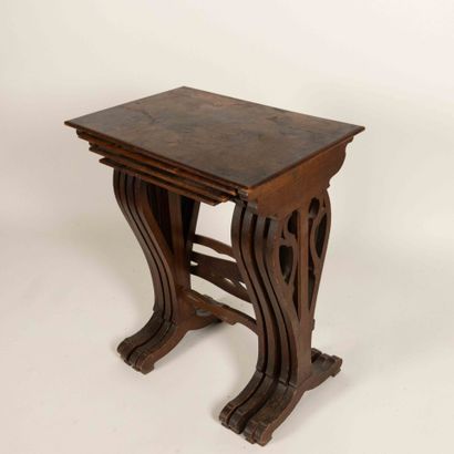 Émile GALLÉ (1846-1904)
Table gigogne à quatre...