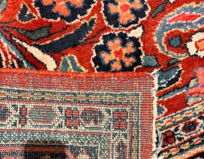 Grand tapis Mahal en laine, à fond rouge...
