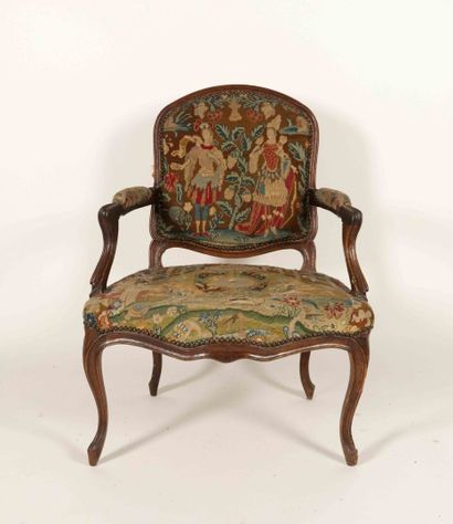 Fauteuil à la reine en bois mouluré et sculpté,...