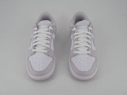NIKE
Paire de sneakers, Dunk Low, modèle...
