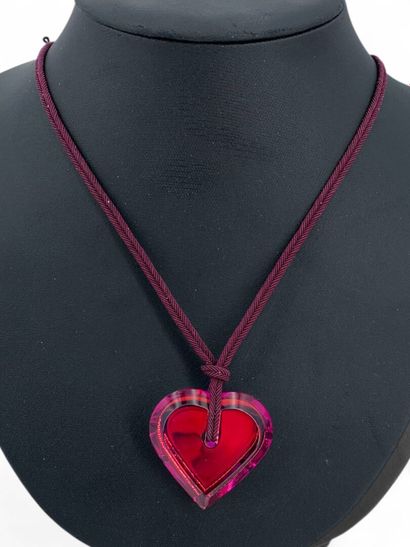 BACCARAT
Pendentif cœur en cristal violet...