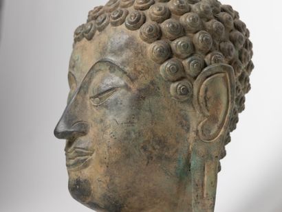 Tête de bouddha en bronze.
Travail Thaï,...