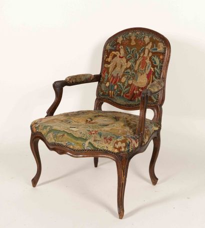 Fauteuil à la reine en bois mouluré et sculpté,...