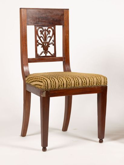 Ensemble de mobilier comprenant :
- Table...
