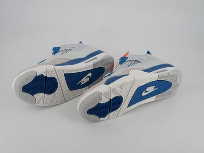NIKE
Paire de sneakers, Air Jordan 4 Retro,...