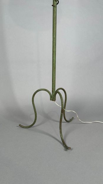 TRAVAIL FRANCAIS vers 1950
Lampadaire tripode...
