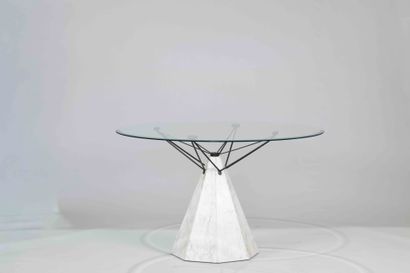 Travail italien, vers 1980
Table de salon...