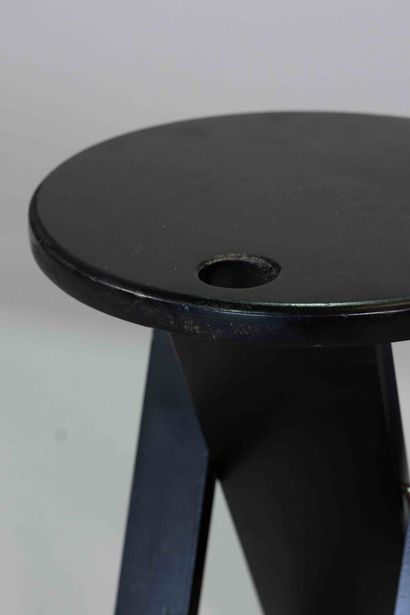 Adrien Reed
Tabouret pliant en frêne laqué...