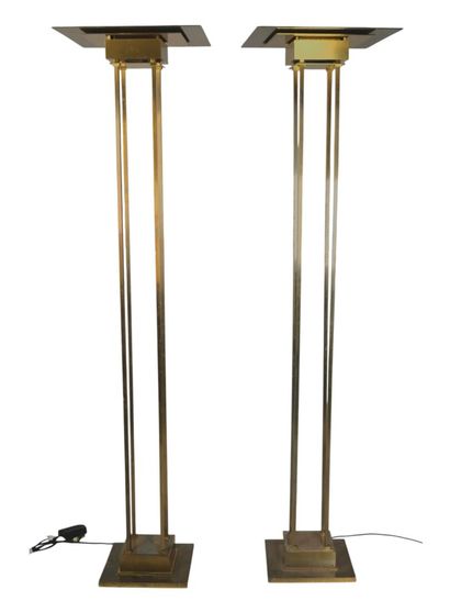 Maison Charles
Paire de lampadaires en laiton...
