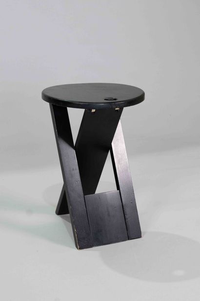 Adrien Reed
Tabouret pliant en frêne laqué...
