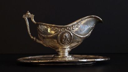 Saucière en argent 950°/°°, modèle casque...