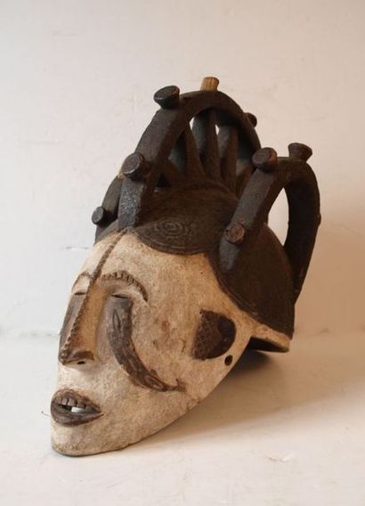 Masque africain. H: 40 cm env

